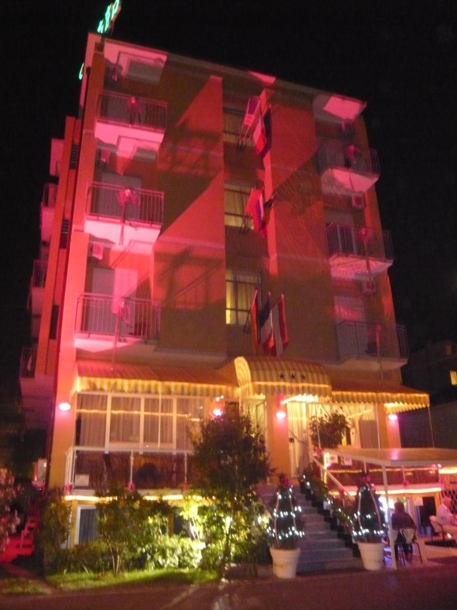 Hotel Giumer Rímini Exterior foto